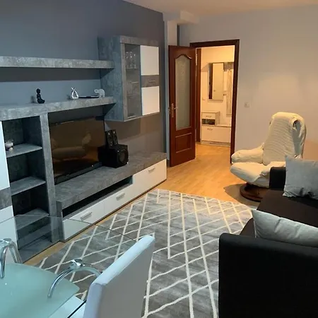 Fele Con Garaje Apartment
